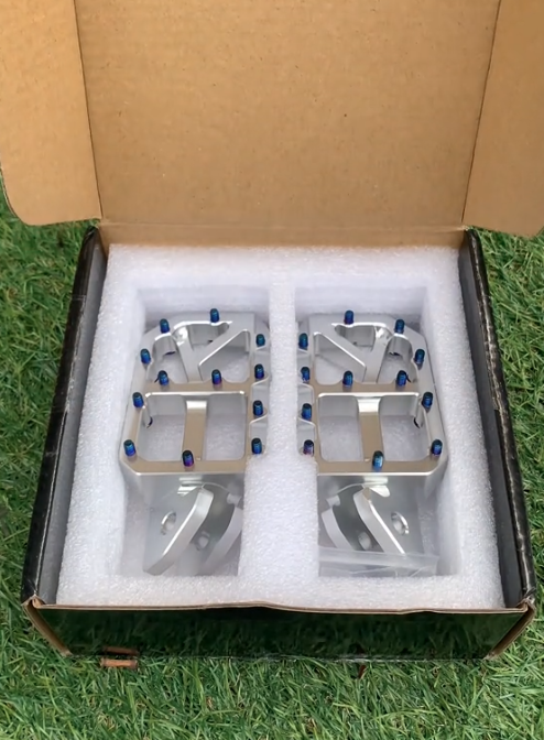 Emoto Foot Pegs
